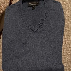 Banana Republic Men's V-Neck Sweater in Navy